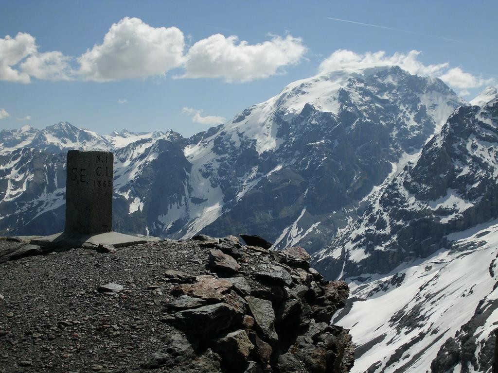 Hotel Rifugio Garibaldi Gebirgspass Stilfser Joch Exterior foto