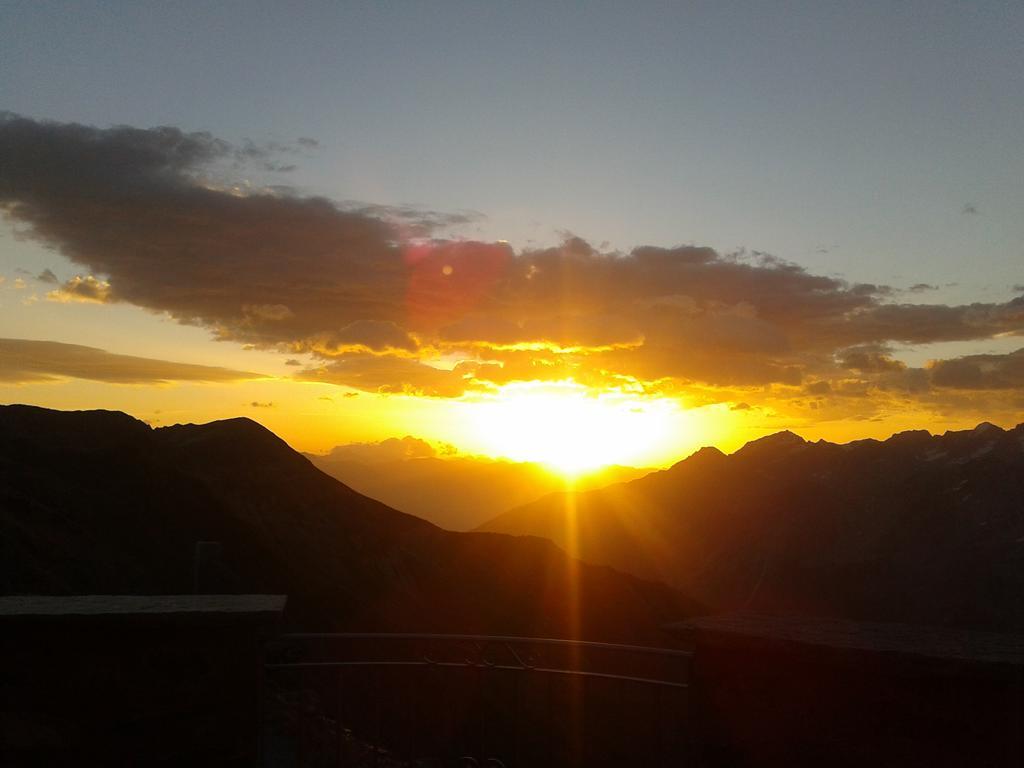 Hotel Rifugio Garibaldi Gebirgspass Stilfser Joch Exterior foto